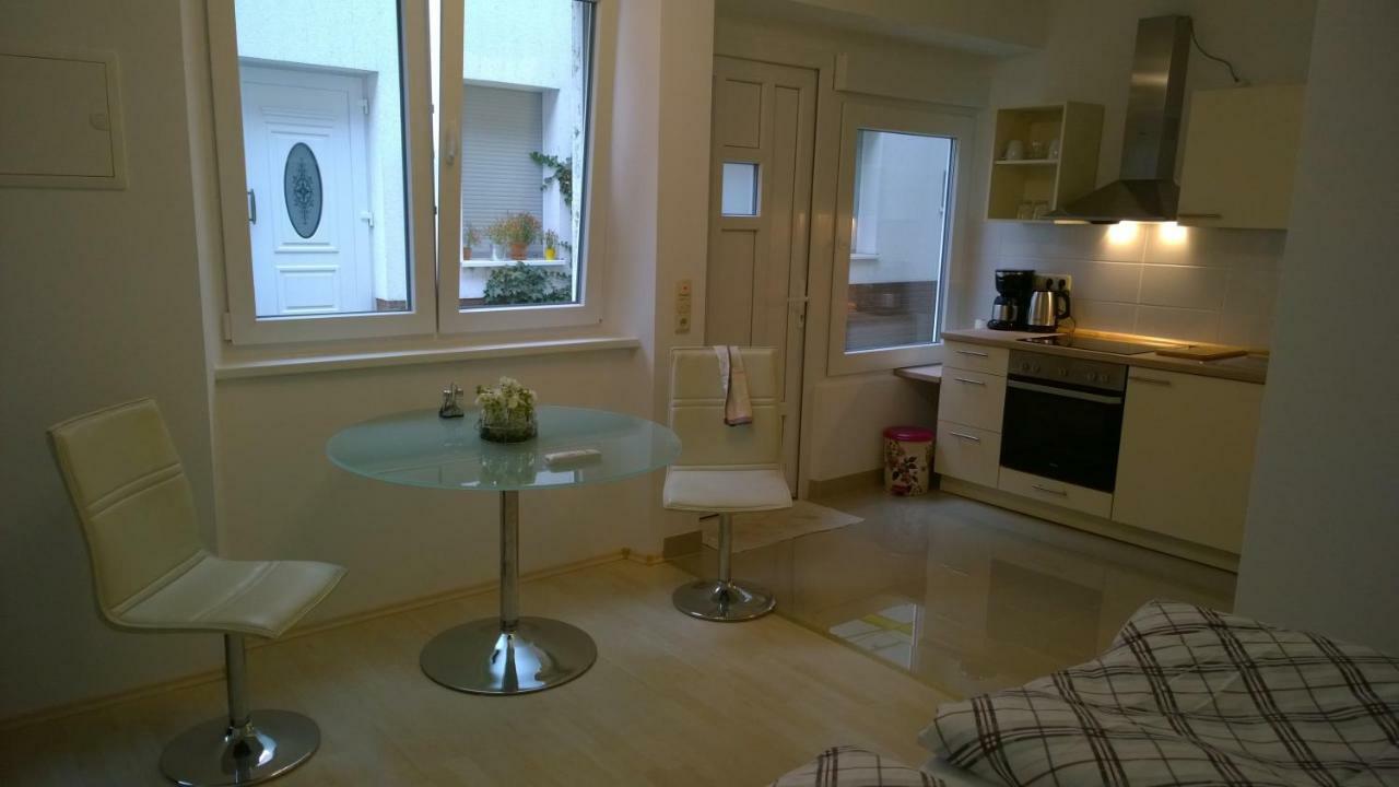 Pensionsappartments Blitz Wiesbaden Esterno foto