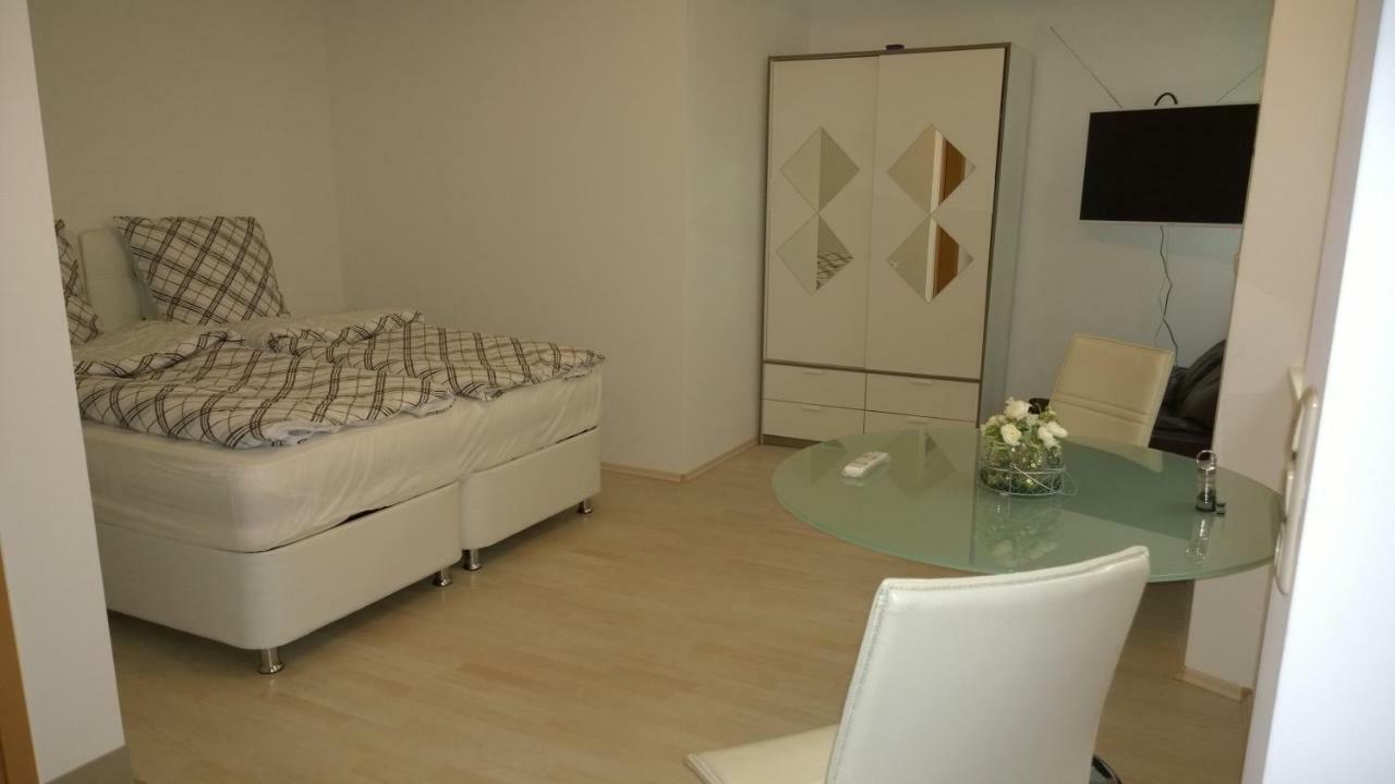 Pensionsappartments Blitz Wiesbaden Esterno foto