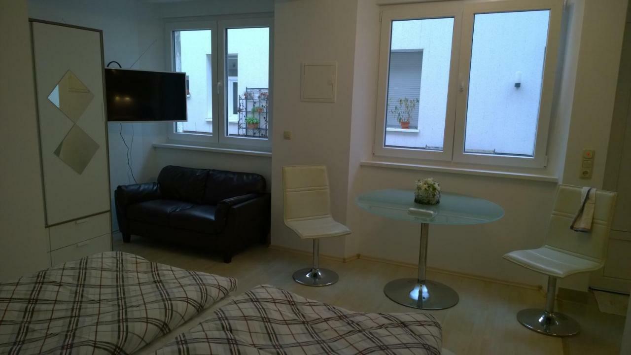 Pensionsappartments Blitz Wiesbaden Esterno foto