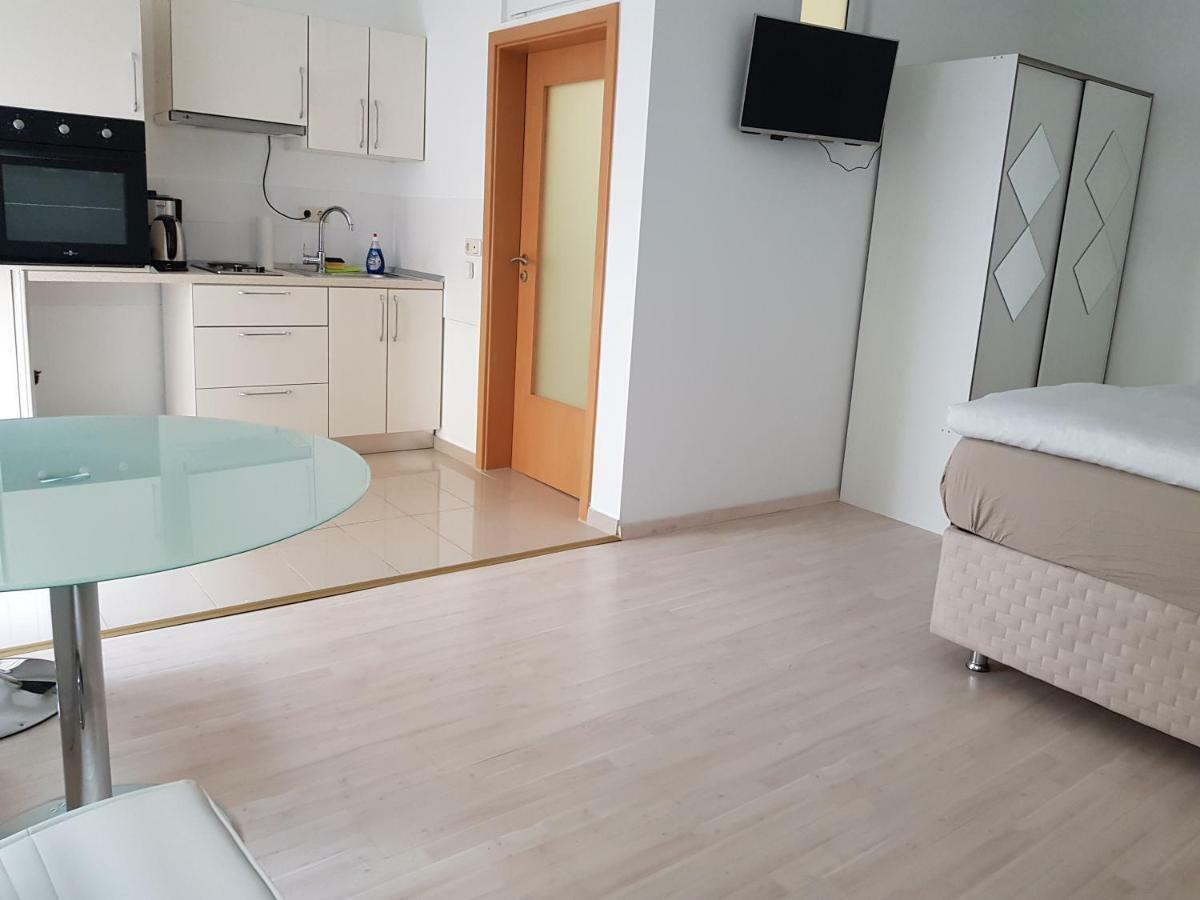 Pensionsappartments Blitz Wiesbaden Esterno foto